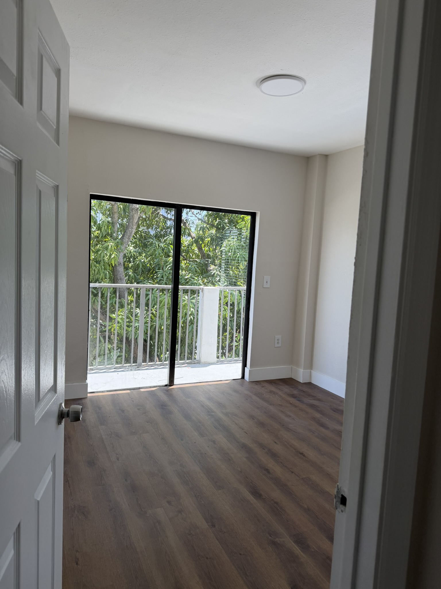Apt 304 - 1