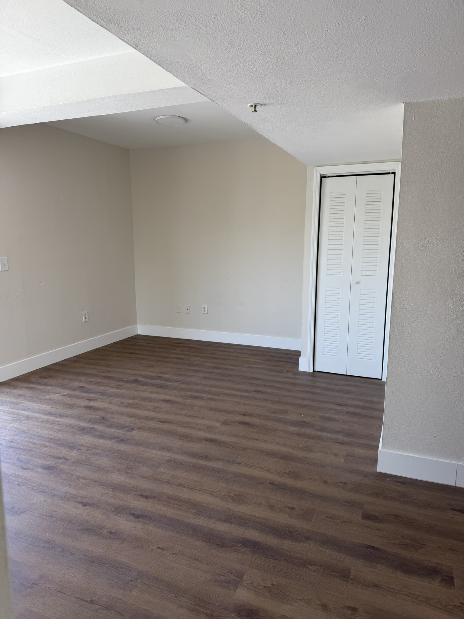 Apt 304 - 4
