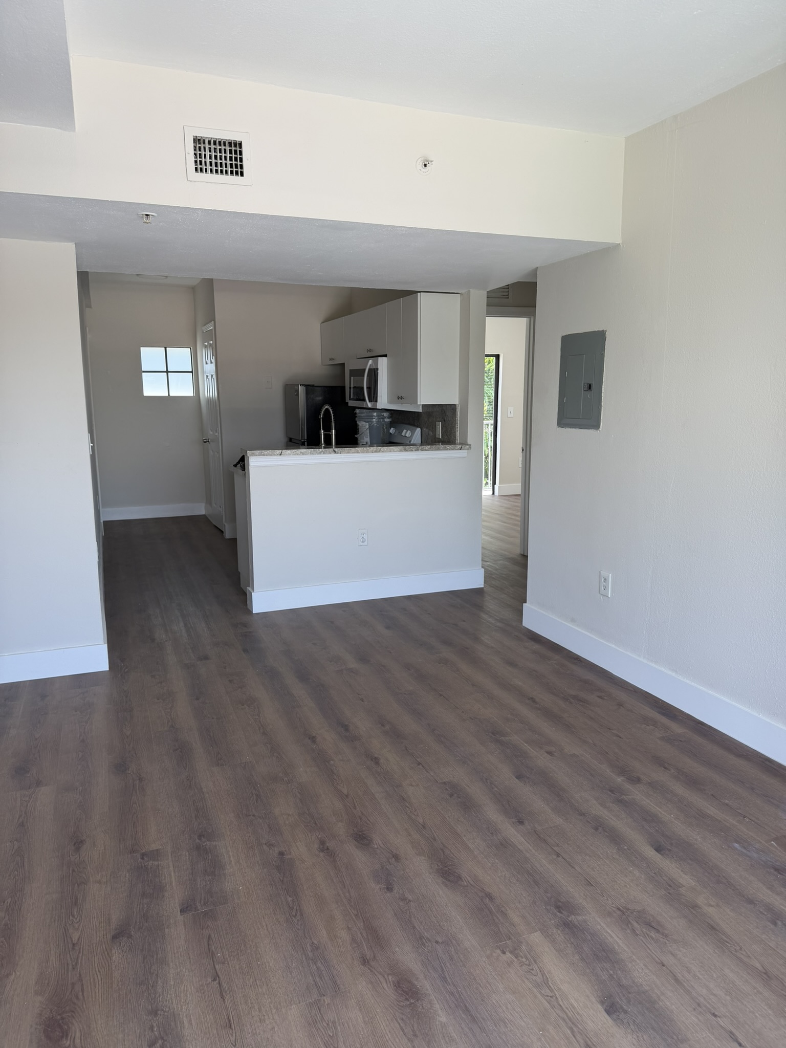 Apt 304 - 8