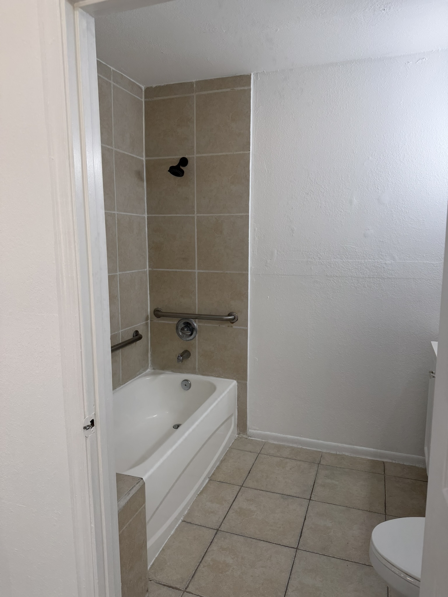 Apt 101 - 4