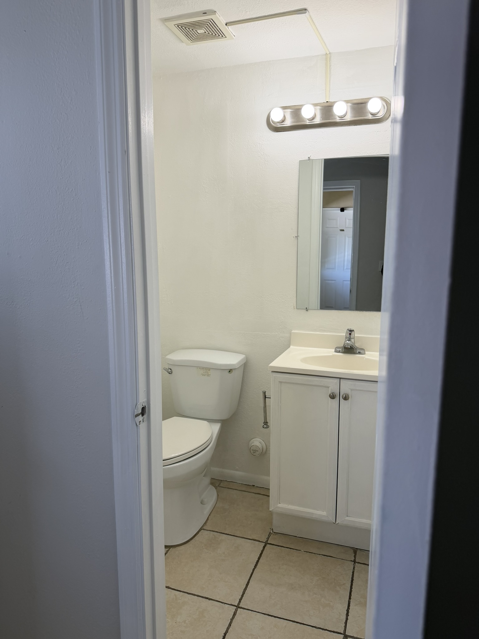 Apt 302 - 1