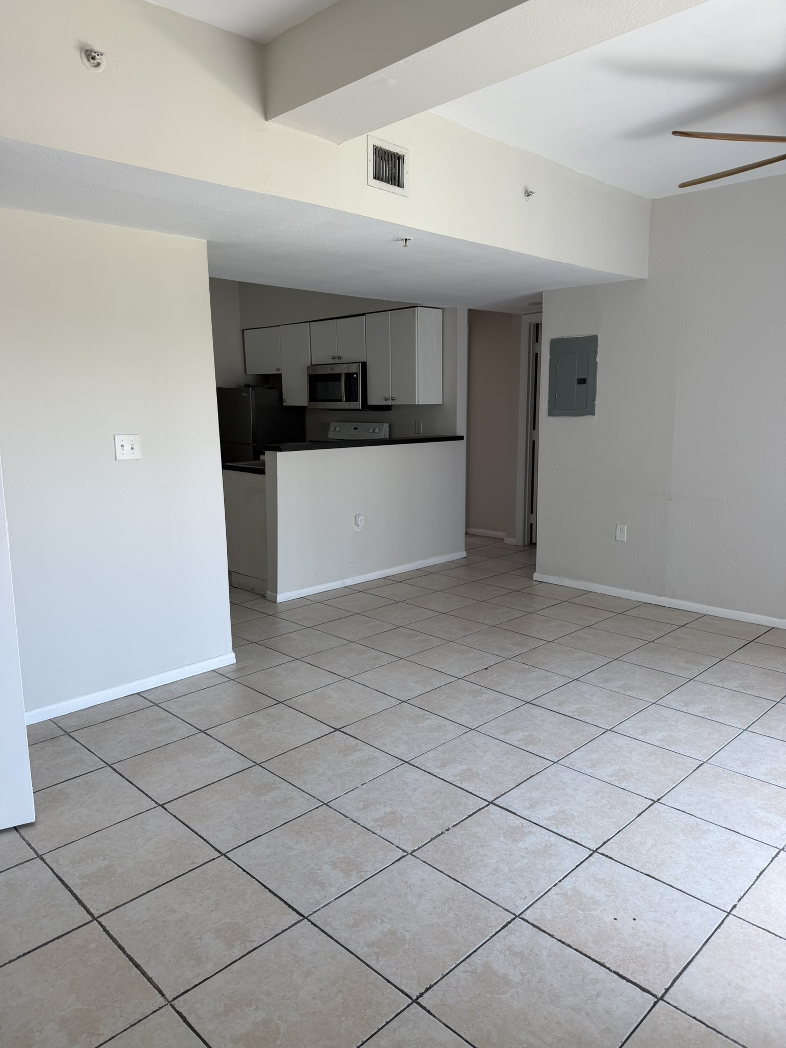 Apt 302 - 3