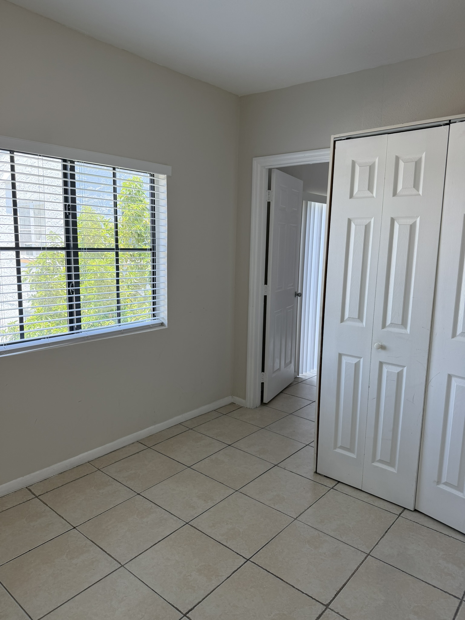 Apt 302 - 4
