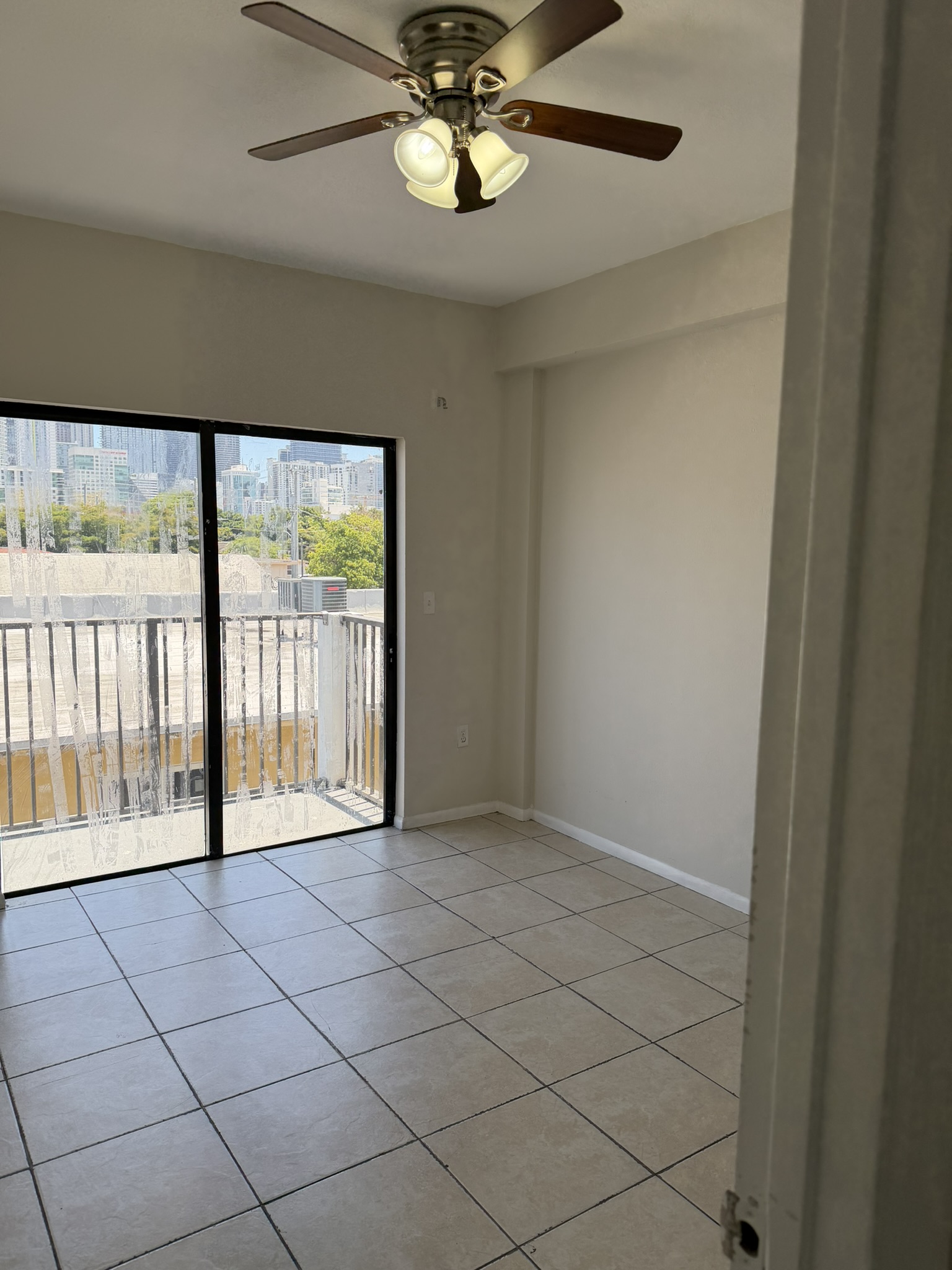 Apt 302 - 6