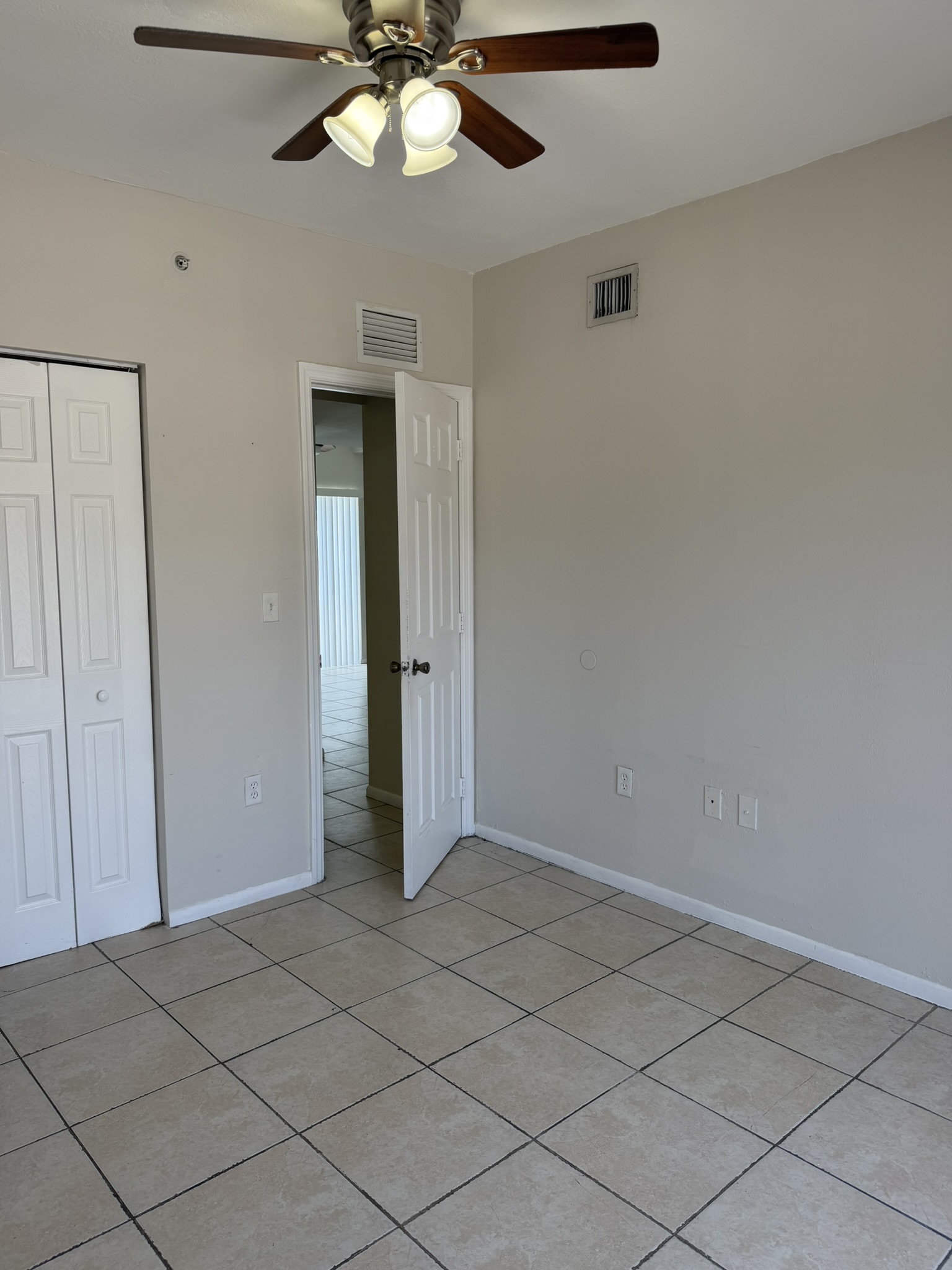 Apt 302 - 7