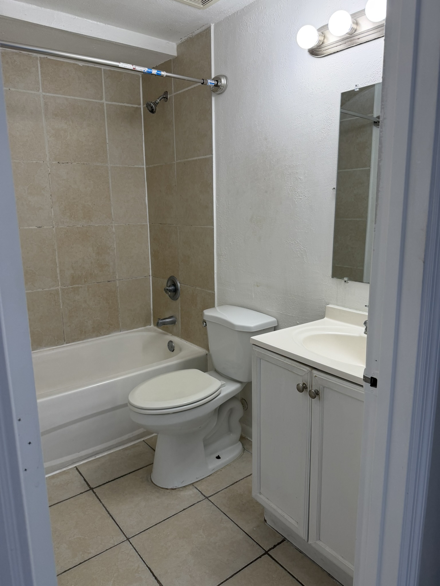 Apt 302 - 9