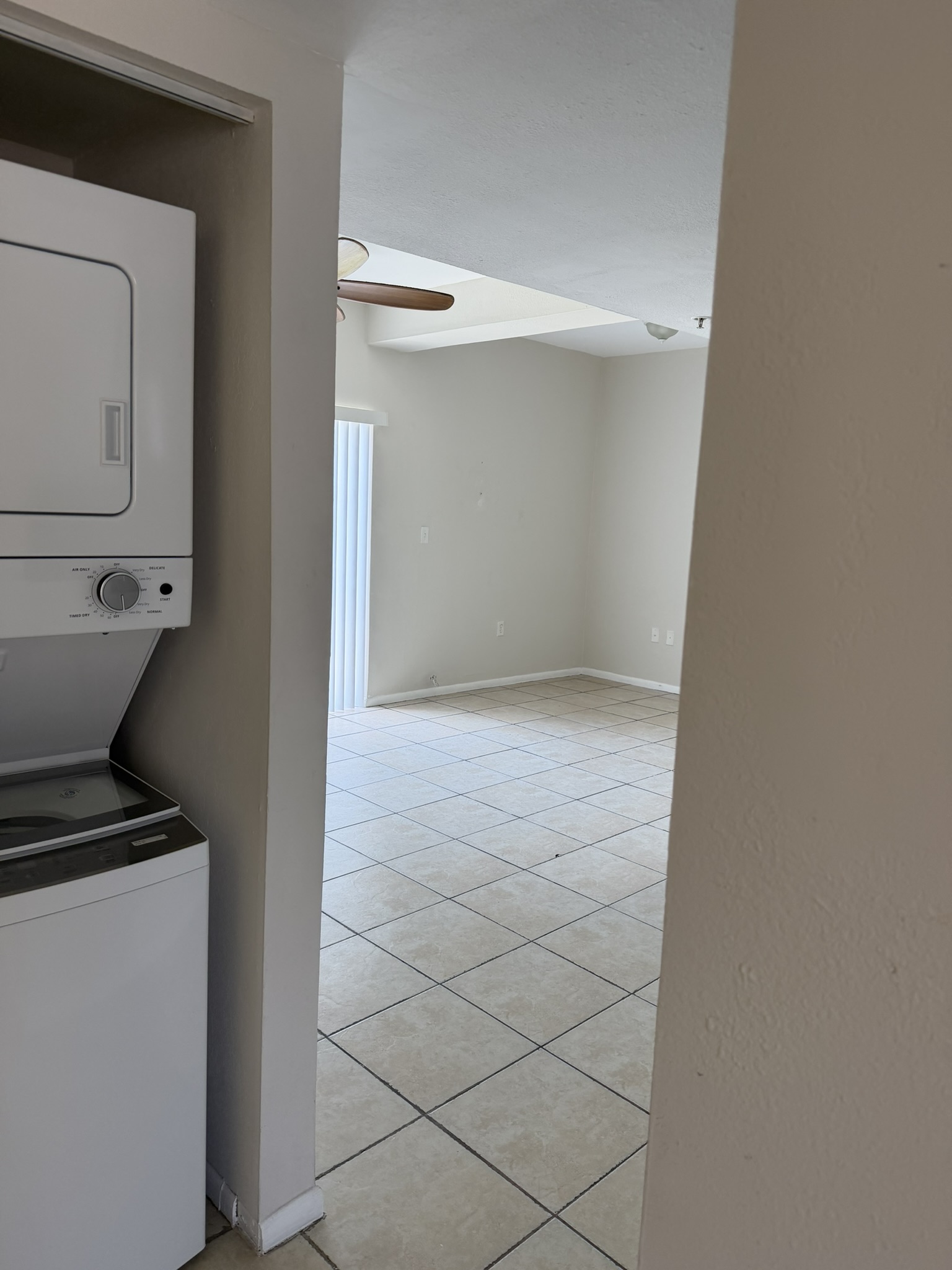Apt 302 - 10