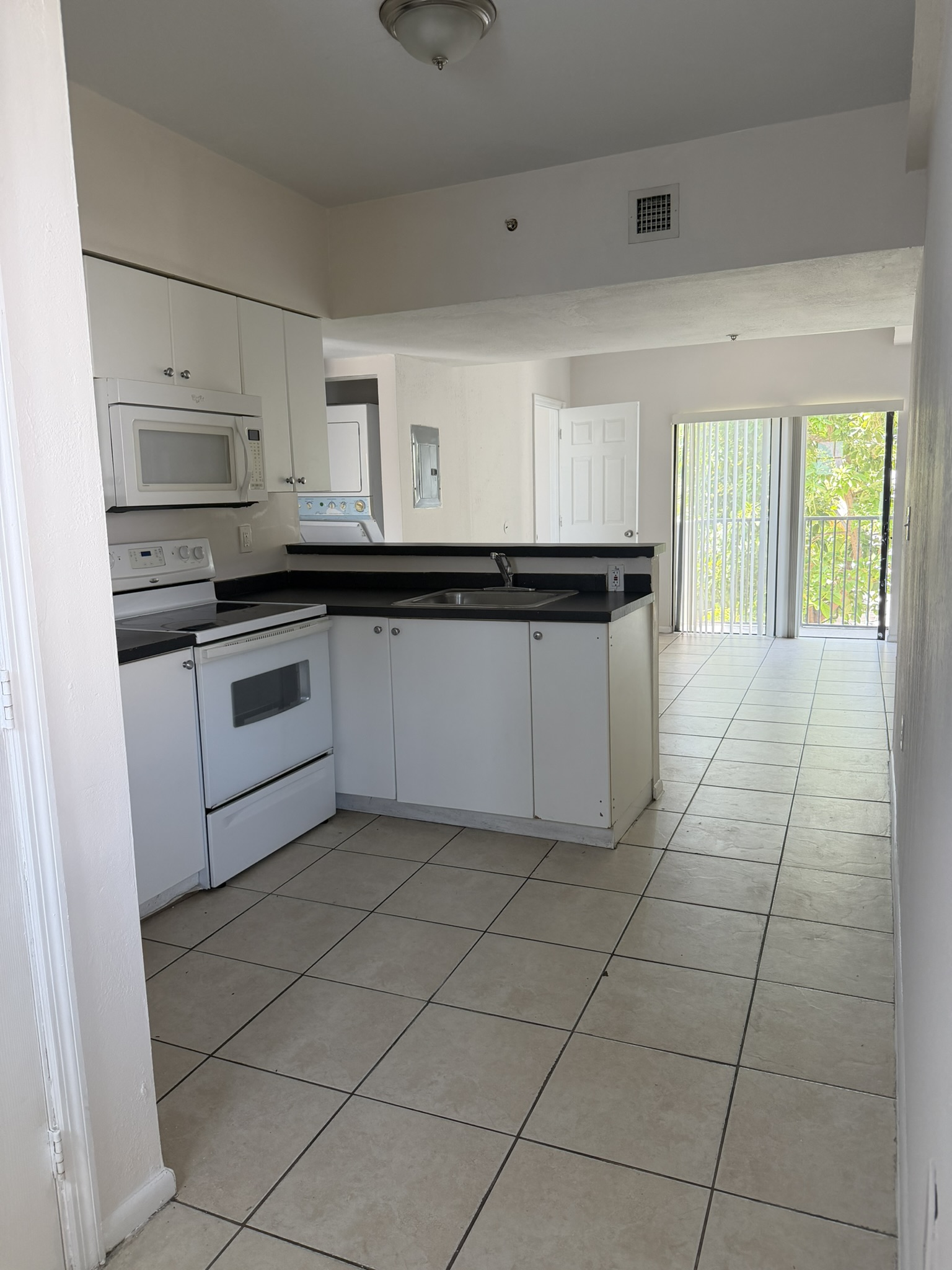 Apt 202 - 1