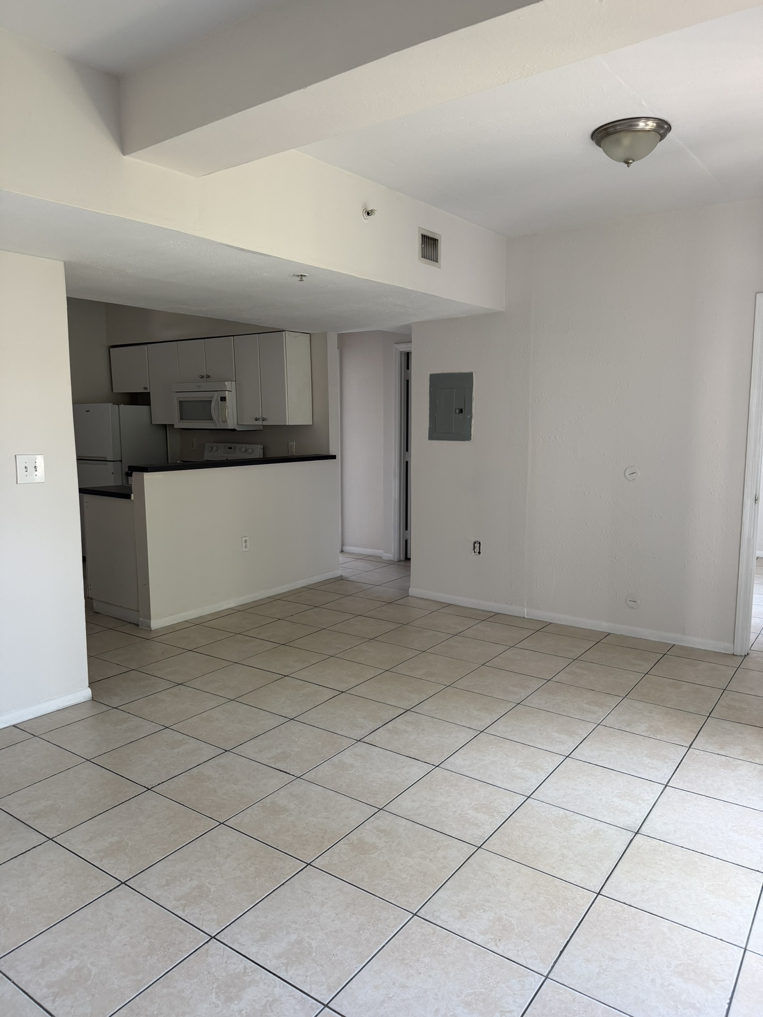 Apt 202 - 3