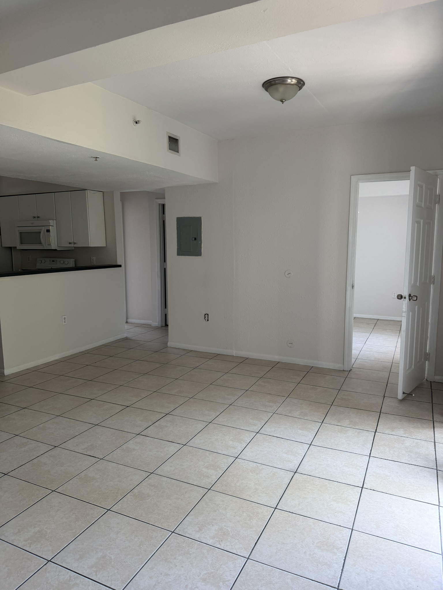 Apt 202 - 4